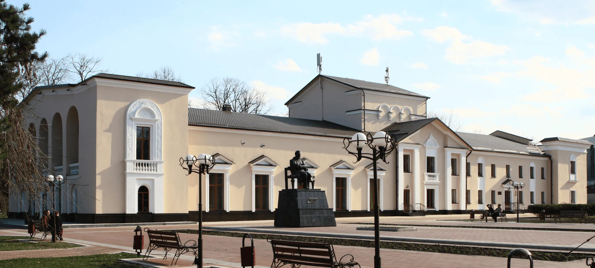«Женихи да невеста»: премьера комедии в Кабардинском театре в «Ночь театрального искусства»