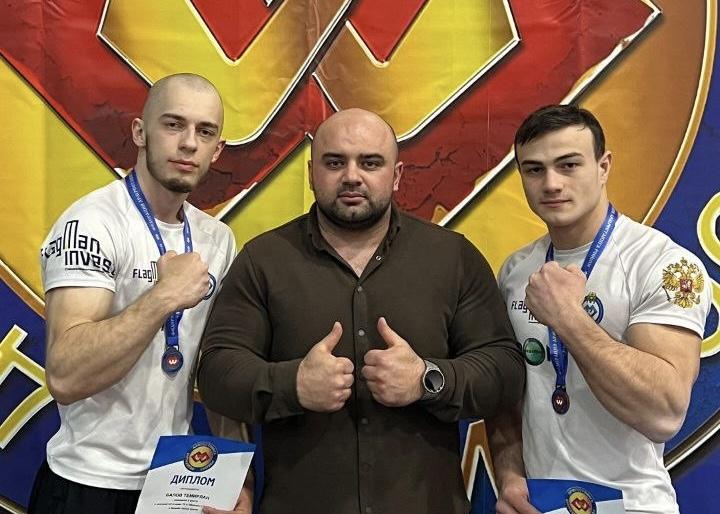 Мартин Бирсов — чемпион первенства России по армрестлингу