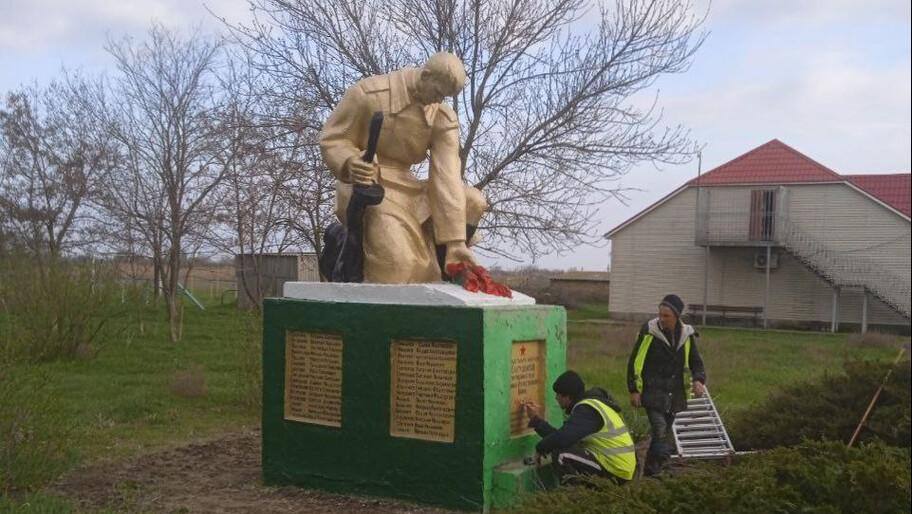 Кабардино-Балкария помогла Голопристанскому округу отремонтировать 70 памятников Великой Отечественной войны 