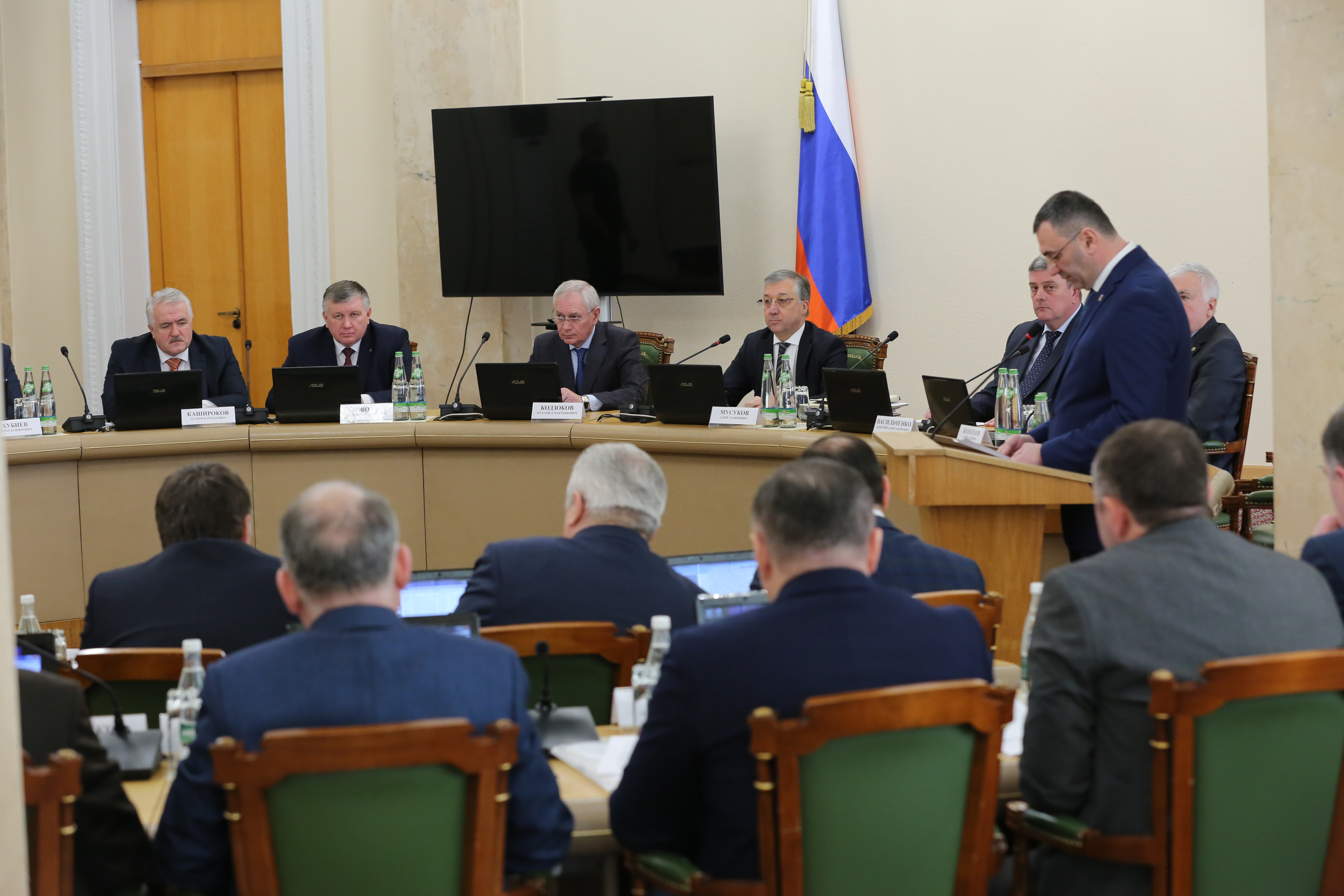 Алий Мусуков провел заседание Правительства КБР