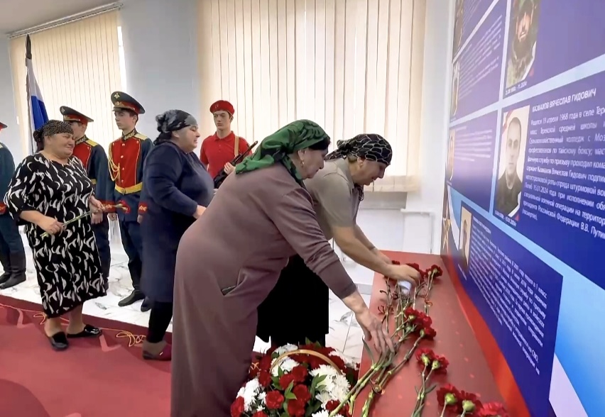 В школах Кабардино-Балкарии ко Дню Героев открыли мемориалы в память о погибших бойцах СВО