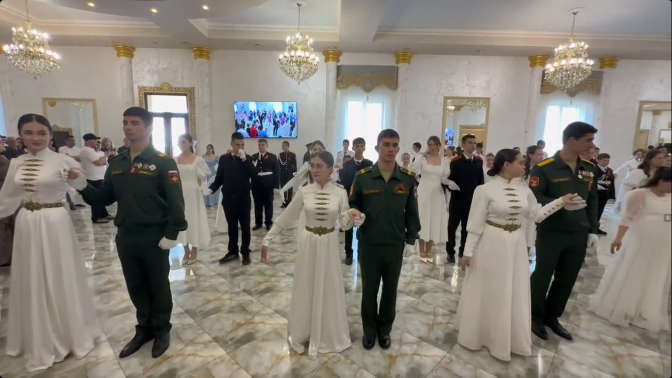 Кадеты Кабардино-Балкарии приняли участие в Межрегиональном балу «Вальс Победы»