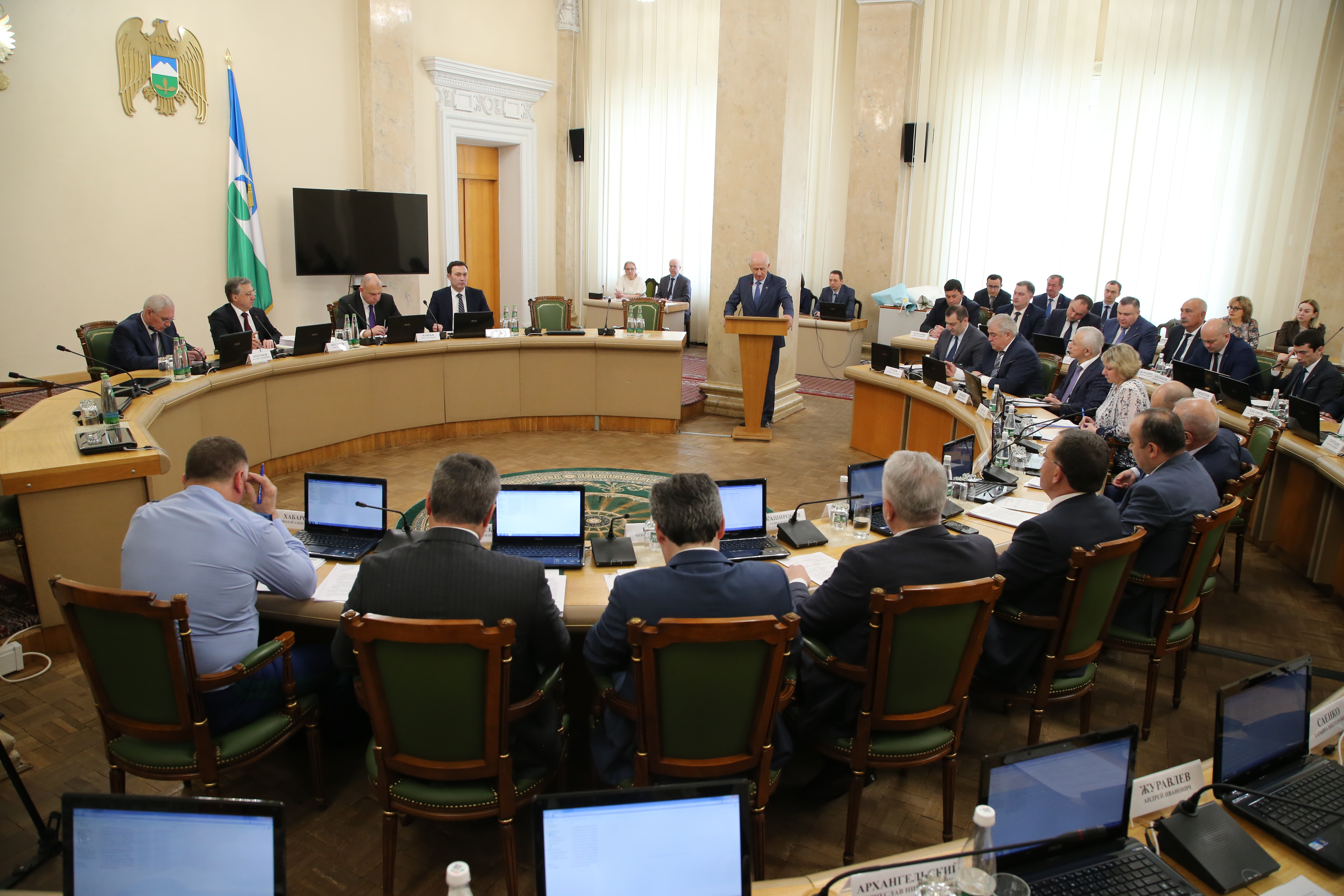 Алий Мусуков провел заседание кабинета министров