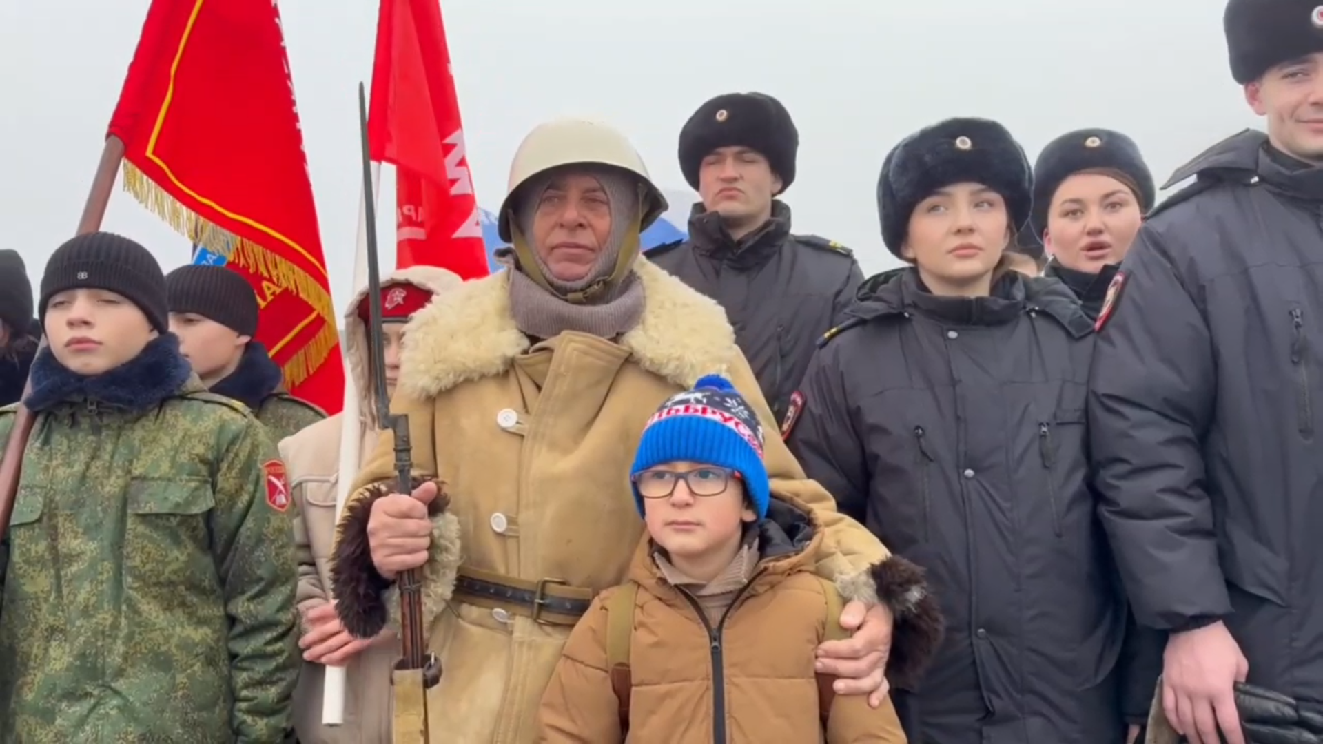 Более 200 жителей Кабардино-Балкарии совершили восхождение на Курпские высоты в память о защитниках Родины