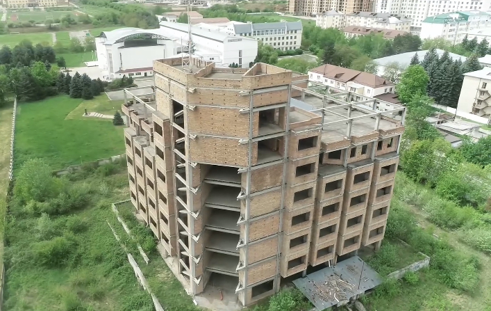 В Нальчике достроят восьмиэтажный долгострой и разместят в нем ИТ-парк, МФЦ и Безопасную республику