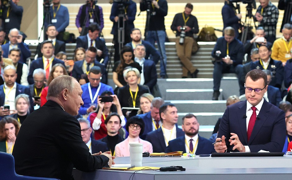 Путин объяснил появление нового учебника по истории