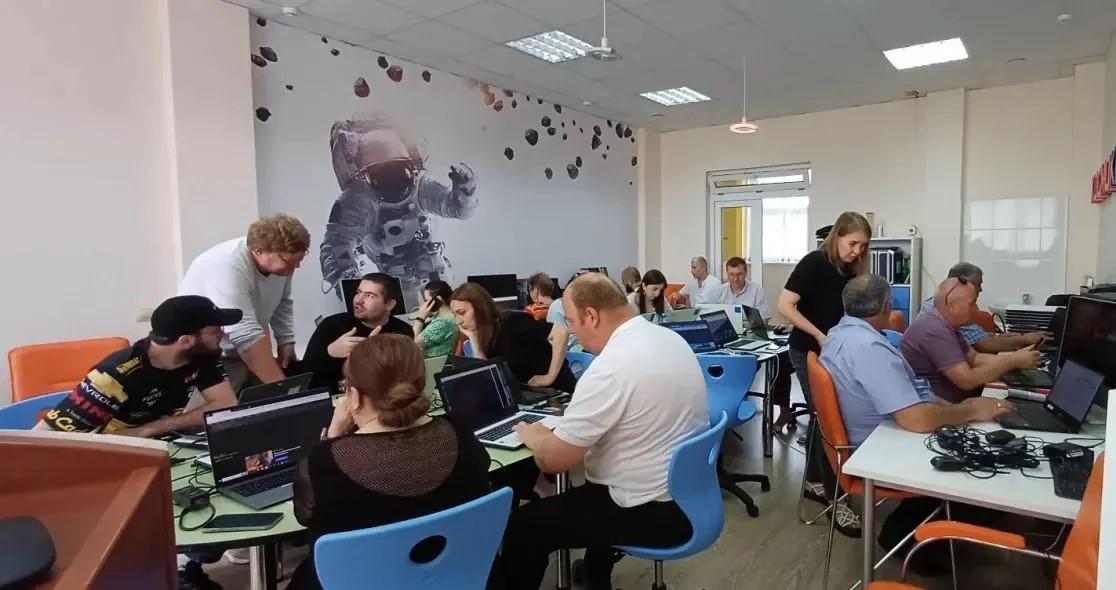 В «Солнечном городе» стартовал очный этап переподготовки по робототехнике