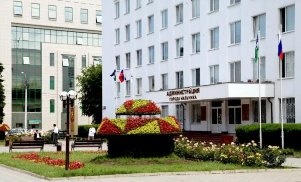 Алий Мусуков провел выездную сессию по вопросам улучшения качества городской среды