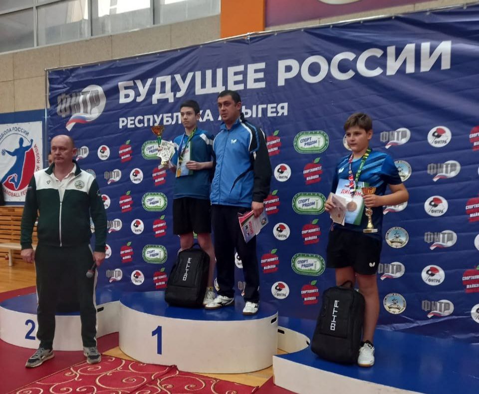 Юные теннисисты Кабардино-Балкарии привезли из Майкопа две золотые медали
